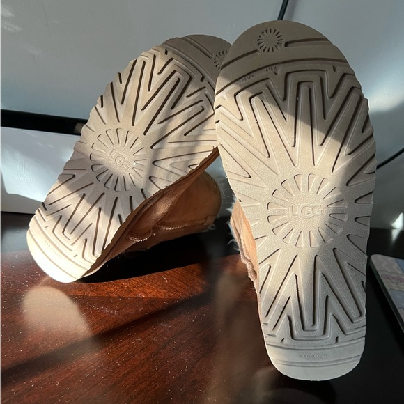 Short UGG Bailey Bow II - Picture 3 of 3